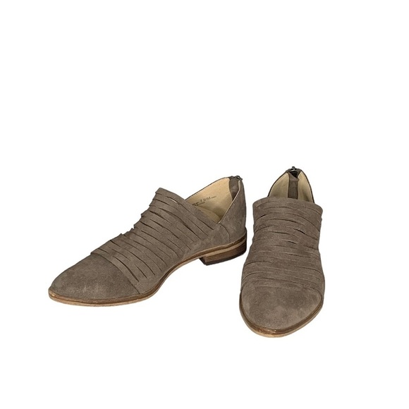 Chinese‎ Laundry Danika leather suede bootie flat in taupe color. Size 7.5 - Picture 3 of 8